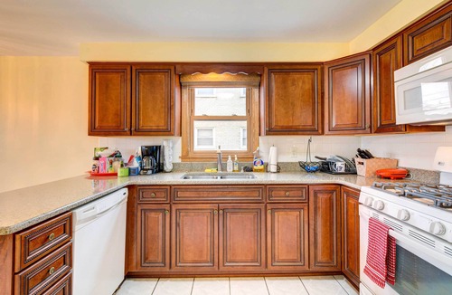 Oak Lawn Apartment | Oak Lawn Apartment ~ 2 Mi to Ford City Mall!