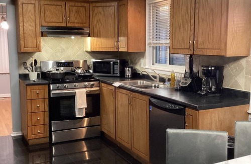 Oak Lawn Condo | Oak Lawn big 2nd floor Condo for 8 ppl 3 bedroom 2 bath Sofa bed Garage Parking.