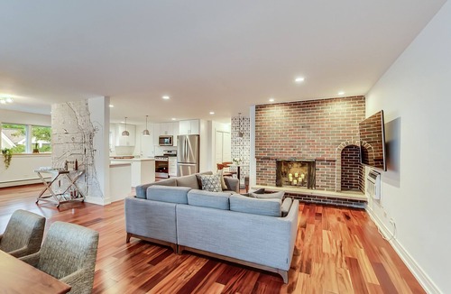 Evanston Condo | Oakton St. Inn, Evanston near Northwestern, Loyola and Chicago