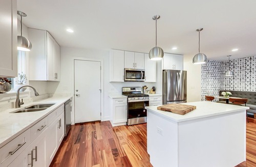 Evanston Condo | Oakton St. Inn, Evanston near Northwestern, Loyola and Chicago