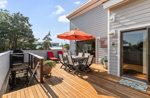 Ocean Beach House | Ocean Beach 4Bed 2.5Baths Luxury Kitchen Spacious Decks Swim Spa Outdoor Shower