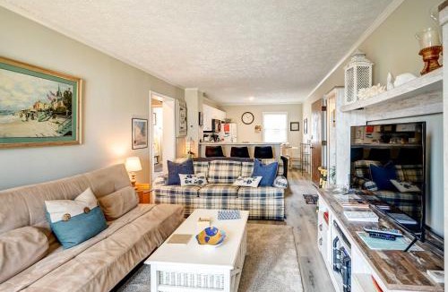 Sneads Ferry House | Oceanfront Topsail Beach Retreat - Steps to Shore!
