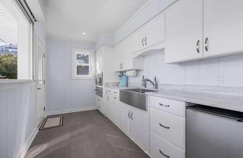 Sandbridge House | Oceanview beach cottage with pool and hot tub