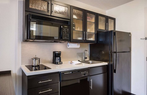 Warrenville Resort | Offering Spectacular Stay! Full Kitchen, Pet-friendly, Near Cantigny Golf Club!