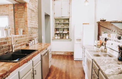 El Paso Villa | Old Bank Building in Quaint Downtown
