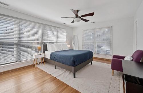 Old Town House | Old Town 3bd 3ba Coach House, Garage Parking Incl
