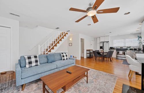 Old Town House | Old Town 3bd 3ba Coach House, Garage Parking Incl