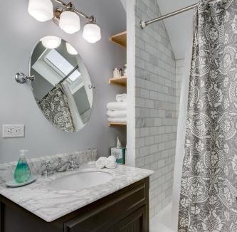 West Bucktown Apartment | Old Town Elegance Awaits You in This Classic Chicago Stunner! apts