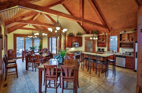 The Galena Territory House | On The Golf Course, Outdoor Kitchen, Hot Tub and So Much More!