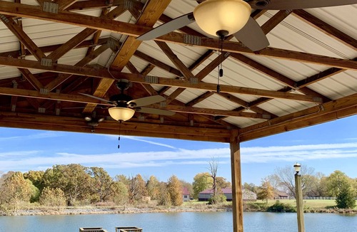Murphysboro House | On the Lake & Wine Trail & a Perfect Getaway for 16+ With an ADA Suite!