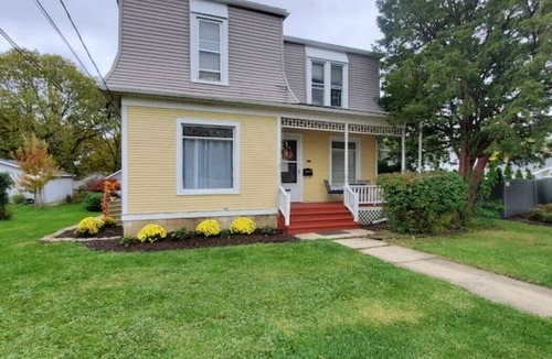 Plainfield Apartment | One Bedroom Victorian Downtown Plainfield, IL