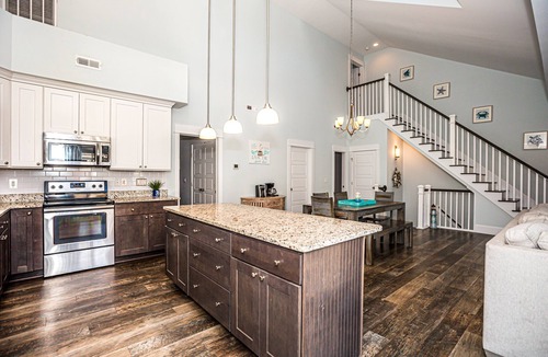 Corolla Light Villa | Only 1 week left!Historic Corolla w great location 2sound&ocean, shopping&eats!