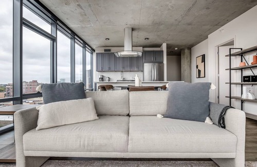 Lake View East Apartment | Open Lakeview 2BR w/Gym & Grills, nr Lakefront Trail, by Blueground