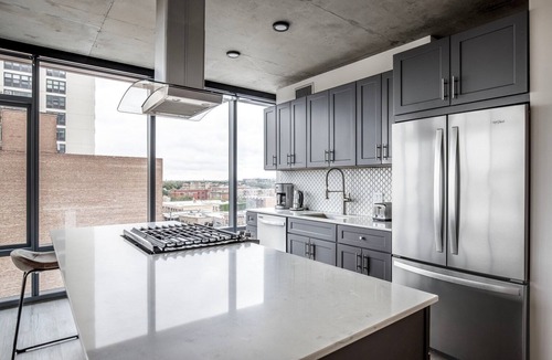 Lake View East Apartment | Open Lakeview 2BR w/Gym & Grills, nr Lakefront Trail, by Blueground