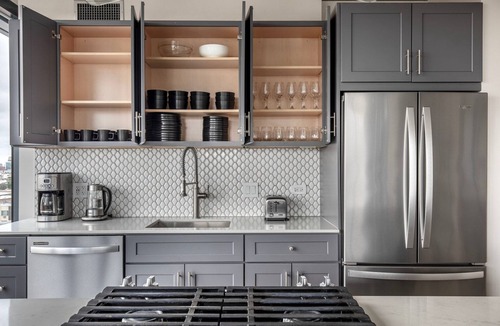 Lake View East Apartment | Open Lakeview 2BR w/Gym & Grills, nr Lakefront Trail, by Blueground