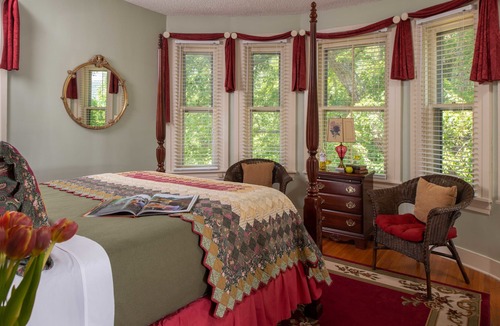 Lovingston Bed & Breakfast | Orchard House B&B