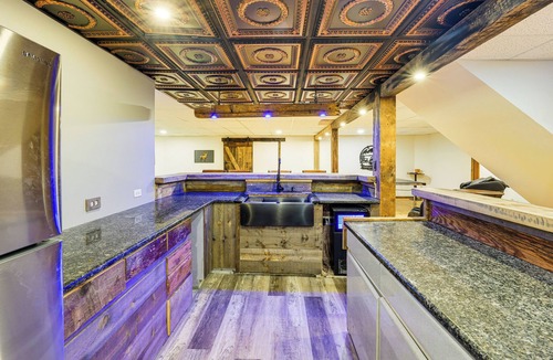 Ottawa Cabin | Ottawa Cabin: Hot Tub, Wraparound Deck, Games