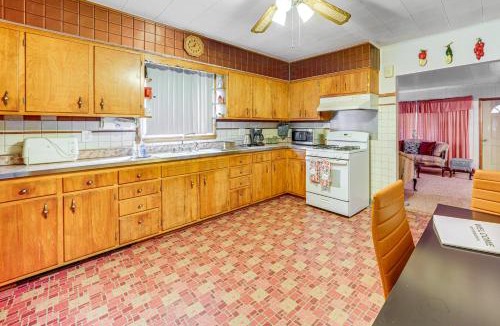 Ottawa House | Ottawa Home with Porch, Near Starved Rock State Park