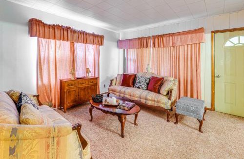 Ottawa House | Ottawa Home with Porch, Near Starved Rock State Park