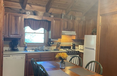 Walland Cabin | Otter Riverfront cabin, great mountain views with Hot tub,Wifi/Cable