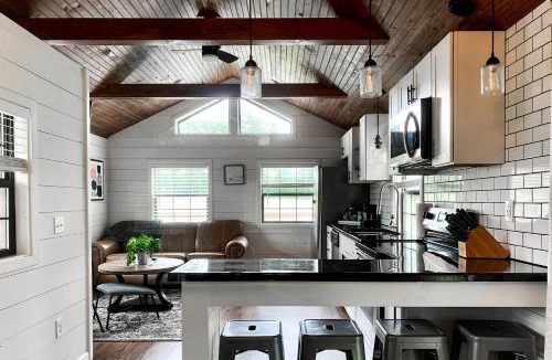 Marion House | Outstanding Lakefront Cabin in Makanda, Illinois