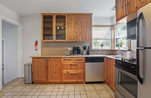 Des Plaines House | Outstanding Ohare Oasis