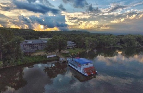 Oregon Hotel | Paddle Wheel Inn