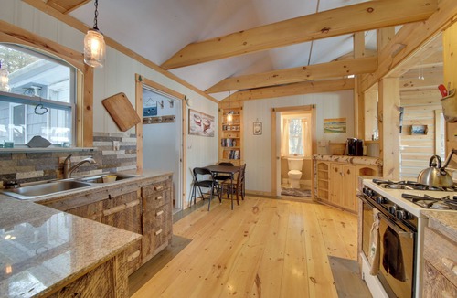 Palmyra Cottage | Palmyra Cottage w/ Deck on Whites Pond!