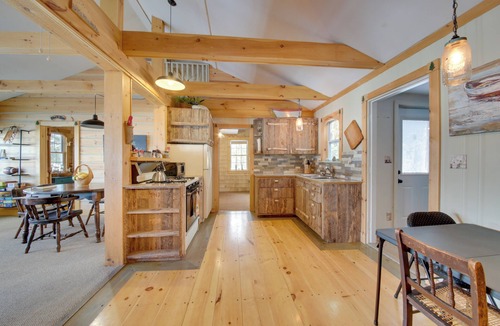 Palmyra Cottage | Palmyra Cottage w/ Deck on Whites Pond!