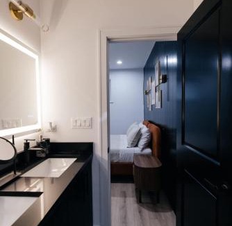 Woodlawn Apartment | Parisian Retreat 6min to Main Quandrangle U of C