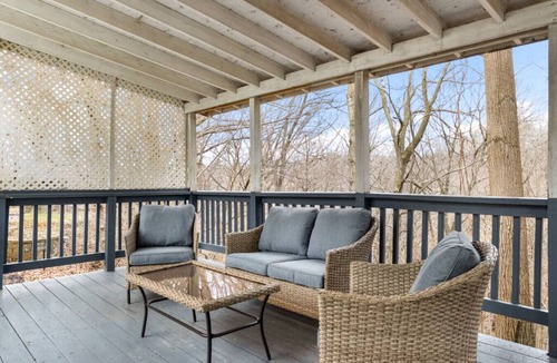 East Peoria House | Park · Land on Park Avenue then Pass Go- 3bed 1bath Home