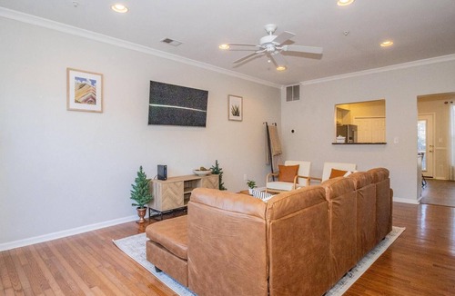 Parole House | Parking! Modern Cozy Home by DTA, Navy Stadium, and AAMC