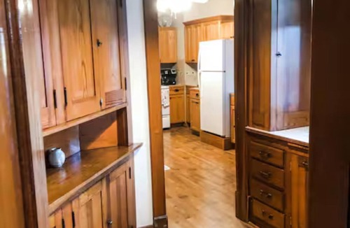 Beardstown Apartment | Parkview Beardstown Home with a View 3-Bedroom, WiFi, A/C, Full Kitchen & Dining