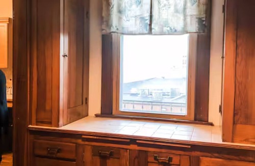 Beardstown Apartment | Parkview Beardstown Home with a View 3-Bedroom, WiFi, A/C, Full Kitchen & Dining