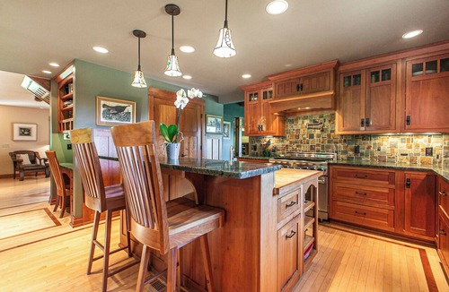 Thompson House | Peace and solitude await you at Moon Valley Lodge in rural Jo Daviess County ILn