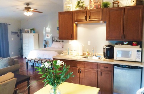 Vienna Cottage | Peaceful Cottage Retreat near Shawnee National Forest