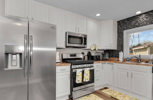 Lake Villa House | Peaceful Family & Fur-Friendly home near Navy Base, Gurnee Mills, Six Flags.