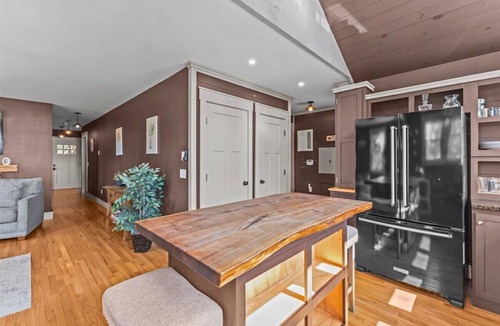 Wolcott House | Peaceful Forest Escape by Lake Elmore