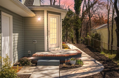 Pasadena House | Peaceful home overlooking a quiet cove-perfect getaway!