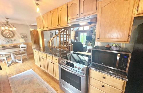 Berwick Cabin | Peaceful Lake Cabin with Hot Tub & Starry Views. Sleeps 10nComfortably!