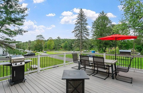 Mayfield House | Peaceful Lake View Getaway,