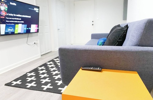 West Town Apartment | Peaceful Living-2Bdrm/2Bath w/Private Parking, WiFi-Work Station-Wicker Park!