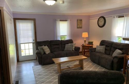 Flat Rock House | Peaceful Meadows