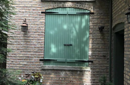 Edgewater Apartment | Peaceful Oasis in Top Chicago Neighborhood. Low Traffic, Pristine Cleanliness.