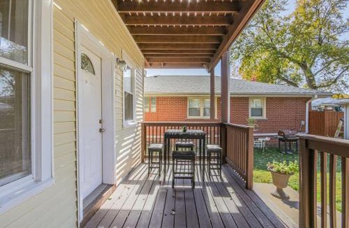 Forest Park Apartment | Peaceful One Bedroom Home near Chicago