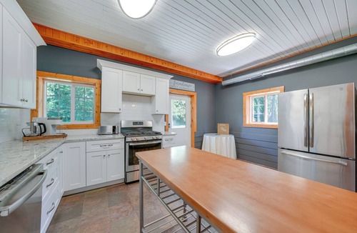 Warrenville Cabin | Peaceful Warrenville Home: 1 Mi to Herrick Lake!