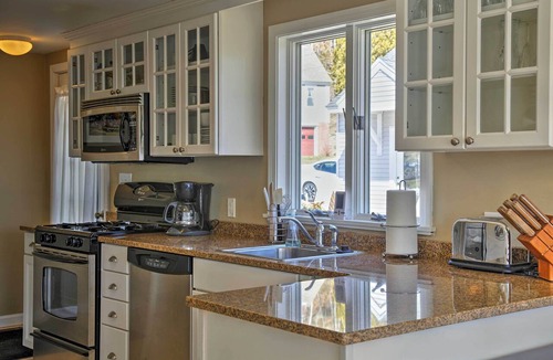 Freeport Apartment | Peaceful Waterfront Apt w/Deck, 22 Mi to Portland