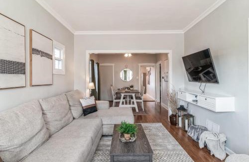 Forest Park House | Pearly Gates l 3 Bed l Sleeps 5 l w 2-Car Garage
