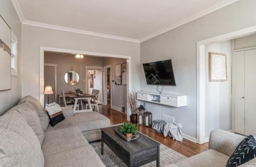 Forest Park House | Pearly Gates l 3 Bed l Sleeps 5 l w 2-Car Garage