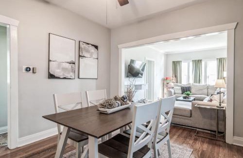 Forest Park House | Pearly Gates l 3 Bed l Sleeps 5 l w 2-Car Garage